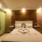 Nudes Motel